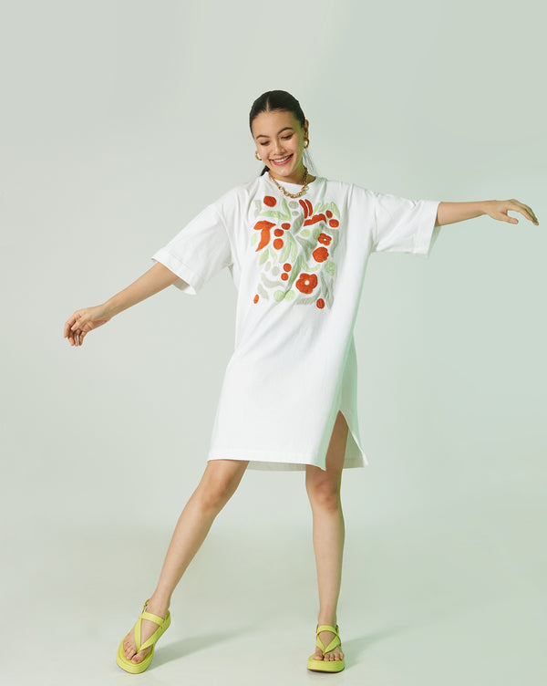 THE WHITE LAND T-SHIRT DRESS